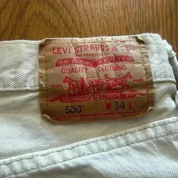 Vintage Levi’s Red Tab 2004 Men’s 550 Relaxed Fit Off White Denim Jorts size 34 - Picture 6 of 10